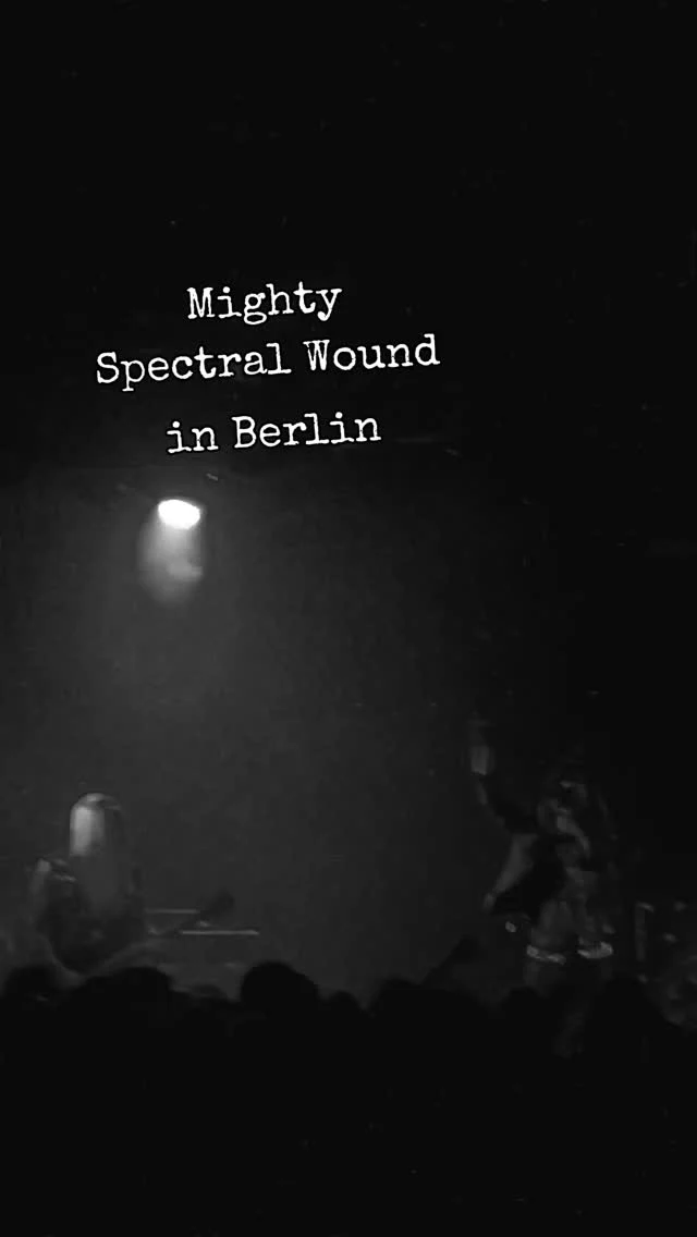 Intensive Stimmung und Stroboparty bei @spectral.wound im @so36_club 

Perfekt um den Kopf auszuschalten…

.

#SpectralWound #BlackMetal #CanadianBlackMetal #so36 #berlin #metalinberlin #blackmetalart #ovtcast #metalpodcast #metal #